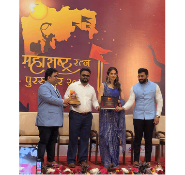 Dr. Jay Singh Nayak receiving recognition